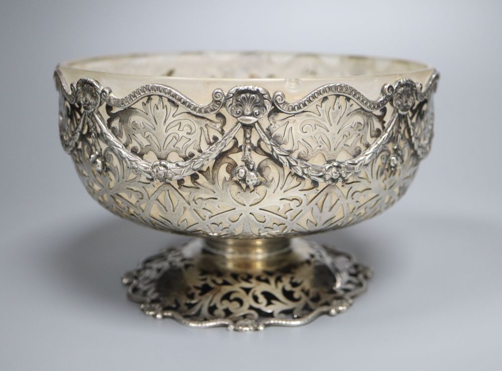 A George V pierced silver pedestal bowl with frosted glass insert, Alexander Clark Co. Birmingham, 1930,